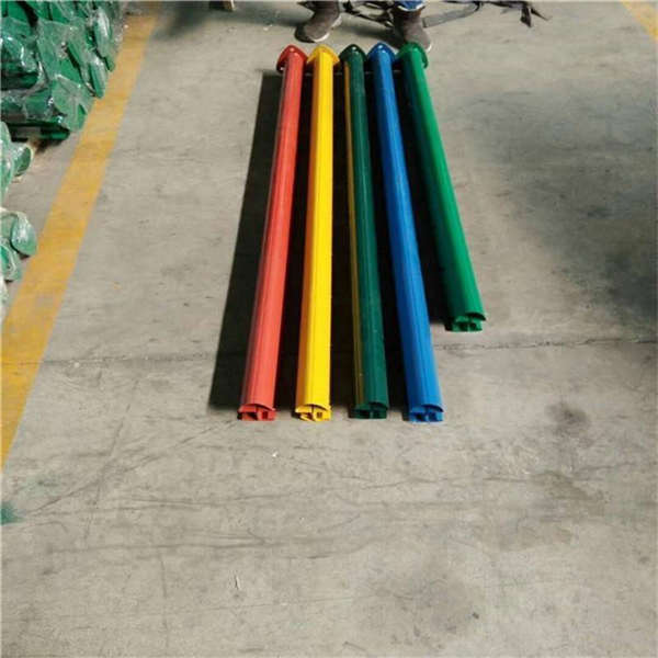 公園彩色折彎護(hù)欄 桃型柱圖片 護(hù)欄網(wǎng)立柱價(jià)格