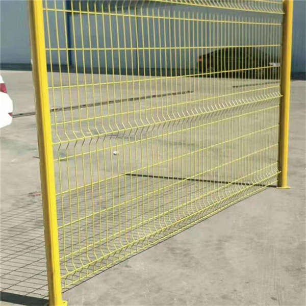 田字框架護(hù)欄網(wǎng) 封鎖場所專業(yè)護(hù)欄 小區(qū)折彎防護(hù)網(wǎng)