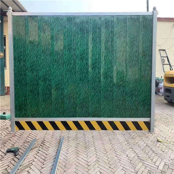 黑黃擋板彩鋼板 開發(fā)區(qū)城區(qū)新市區(qū)圍擋 泓宸輝建筑工程護(hù)欄