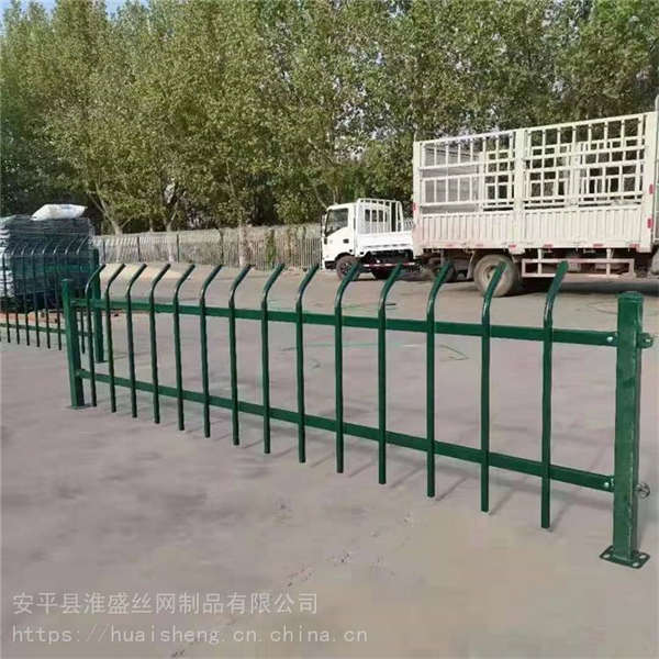 加厚料鋅鋼折彎草坪圍欄 道路綠化隔離帶護(hù)欄 新農(nóng)村綠化欄桿
