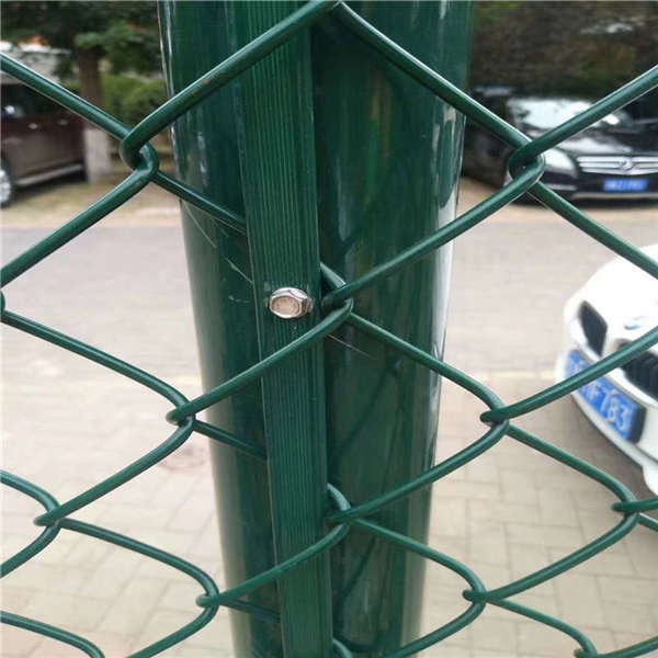 1.8米折彎護(hù)欄網(wǎng) 綠色邊框隔離柵 水渠岸邊兩側(cè)隔離網(wǎng)