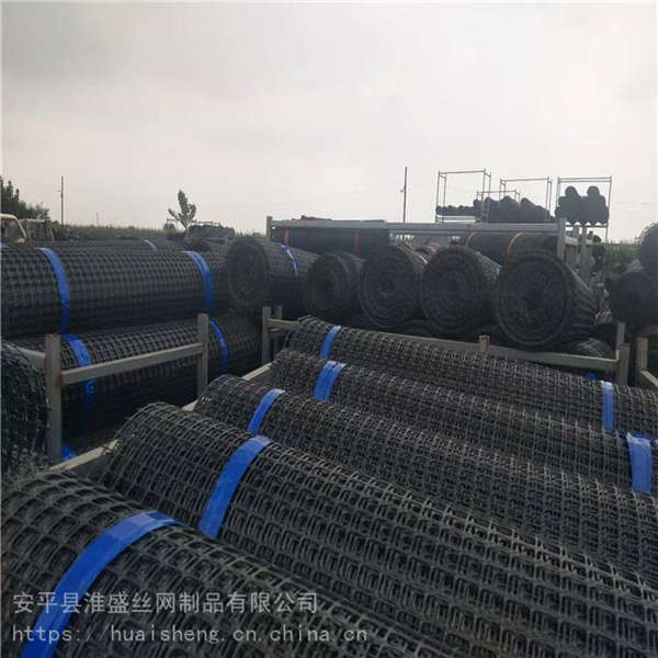 加厚塑料養(yǎng)殖網 圈山圈地圈玉米網 育雛腳墊網菜園網黑色