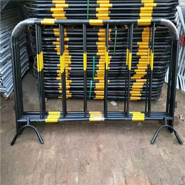 黃黑色鐵馬護(hù)欄網(wǎng) 1.2米x2米基坑防護(hù)網(wǎng) 封村封路簡(jiǎn)易隔離網(wǎng)