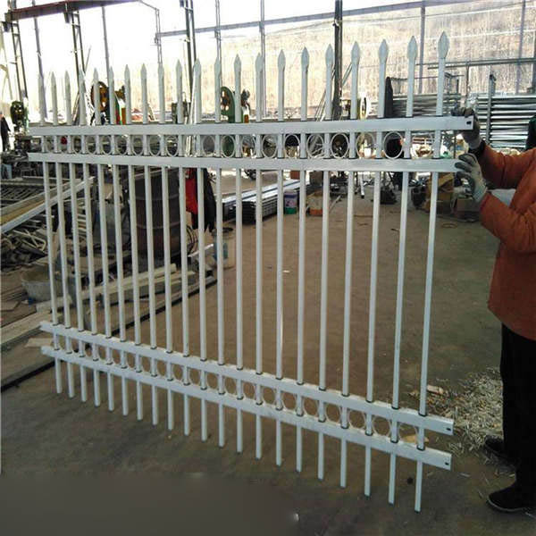 白色豎管防護(hù)柵欄 金屬方管護(hù)欄網(wǎng) 四缸鐵藝噴塑組裝隔離網(wǎng)