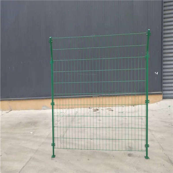 公園桃型柱防護(hù)網(wǎng) 浸塑折彎護(hù)欄網(wǎng) 花池維護(hù)鐵絲隔離網(wǎng)